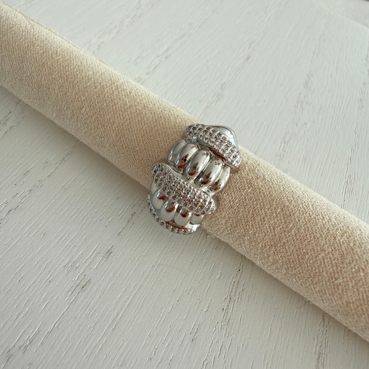 Evelina Ring