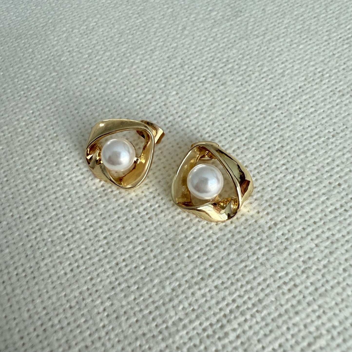 Luna Pearl Earrings