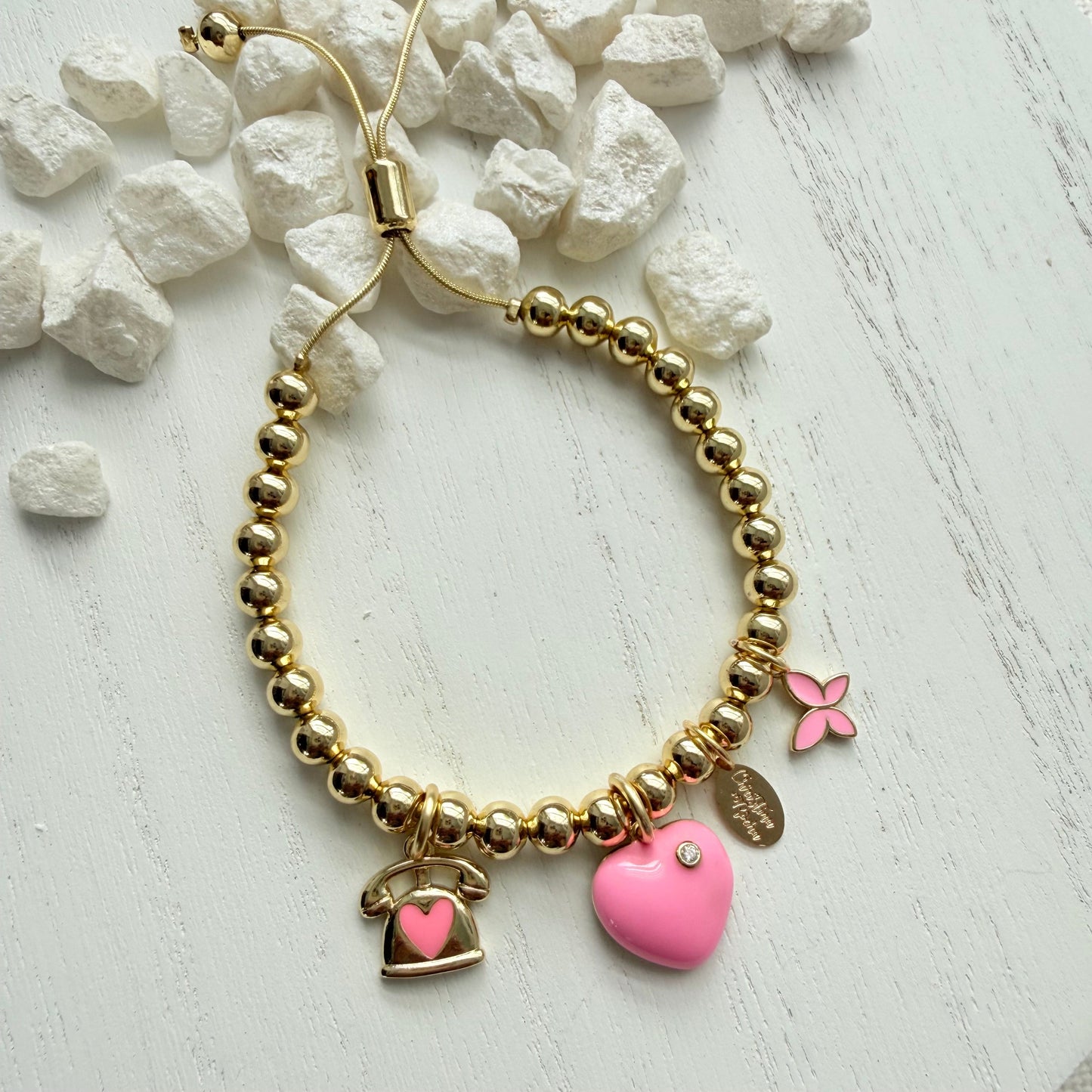 Bracelet rose à breloques