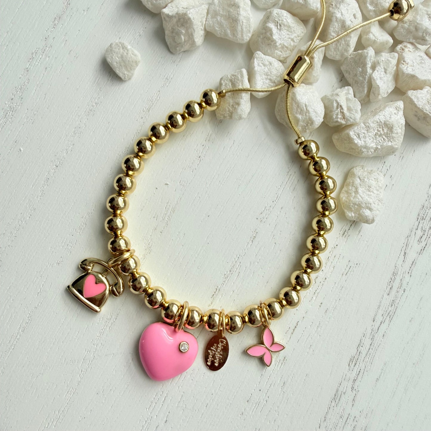 Bracelet rose à breloques