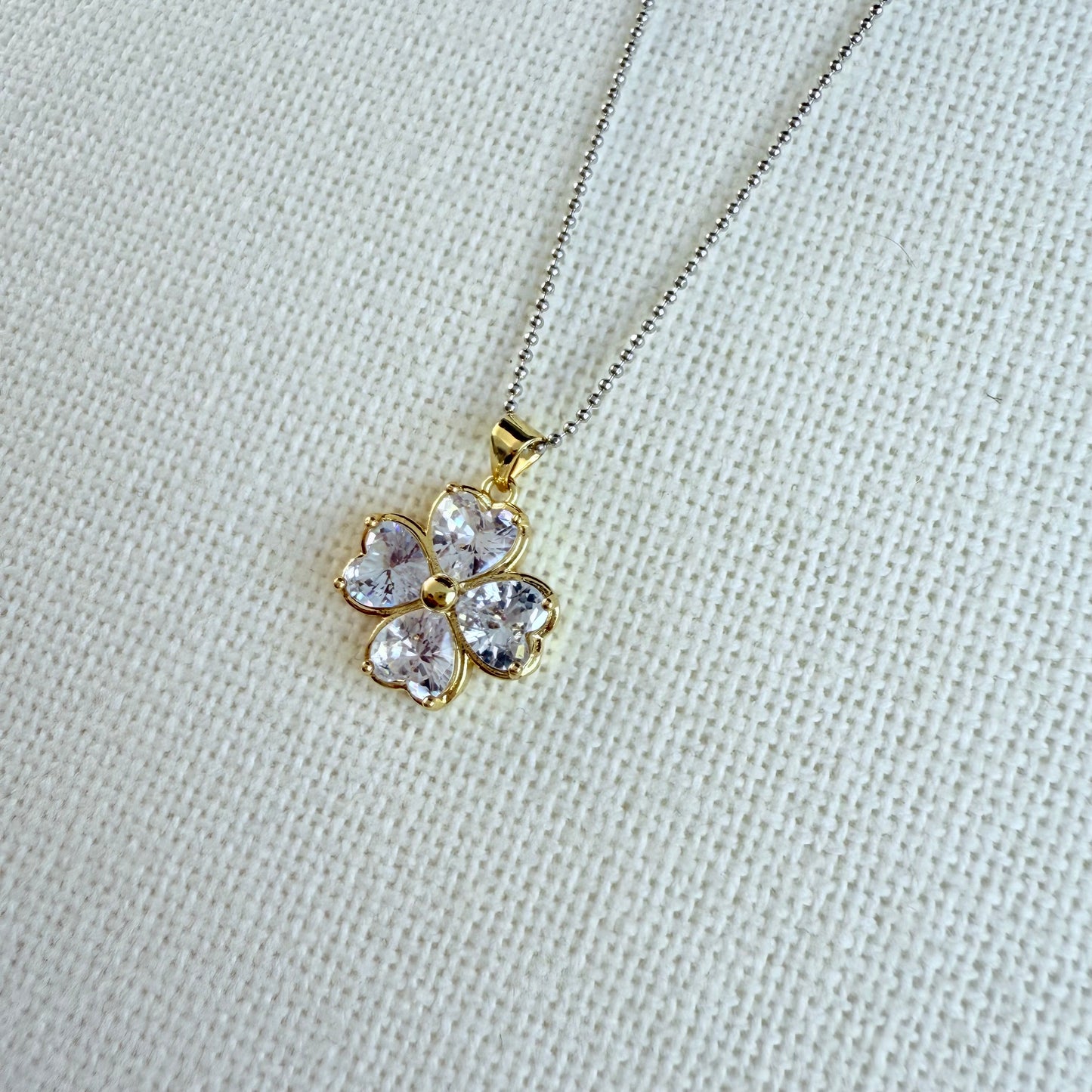 Collier pétales d'or