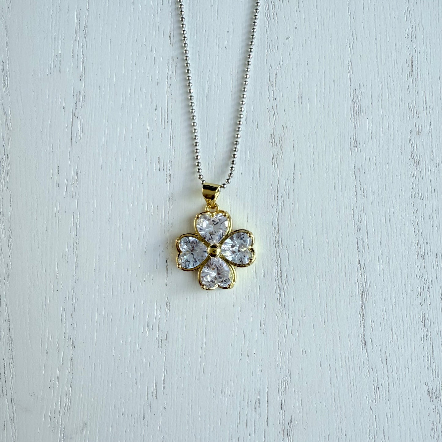 Collier pétales d'or