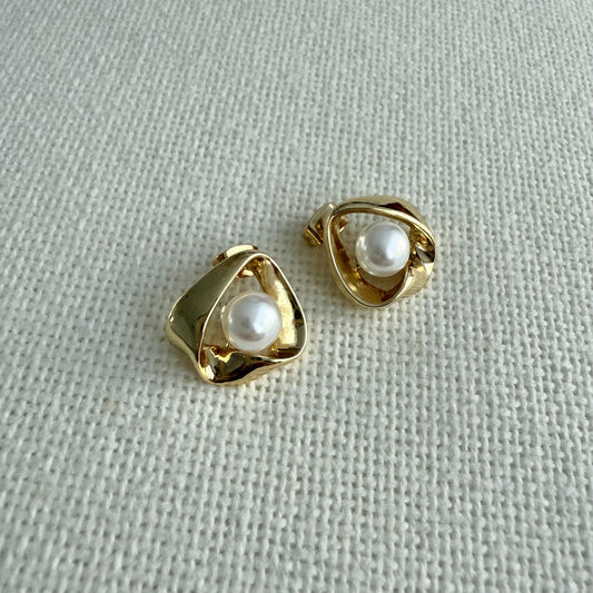Luna Pearl Earrings